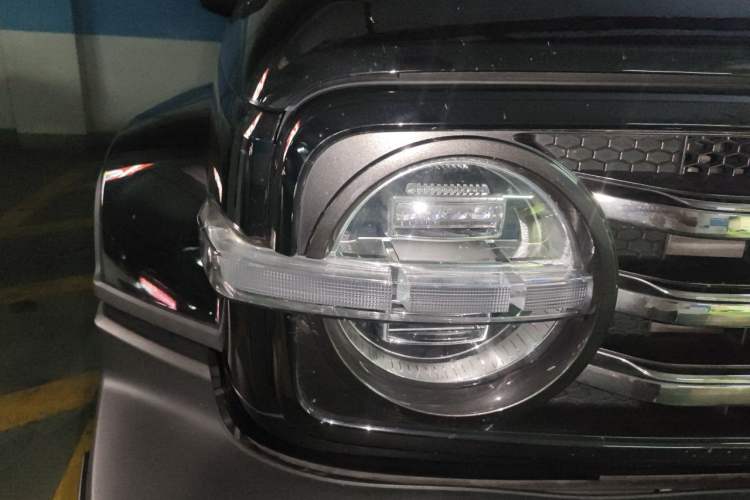 Used Tank 300 2023 City Edition 2.0T—Stylish as Ever Right Front Headlight