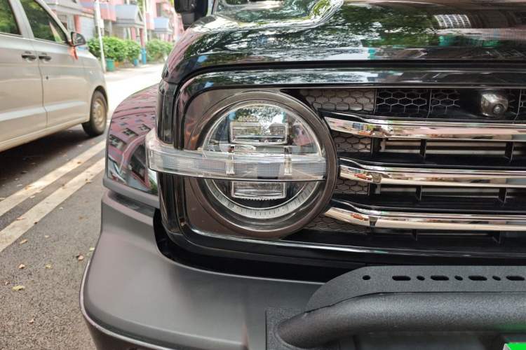 Used Tank 300 2023 City Edition 2.0T—Stylish as Ever Right Front Headlight