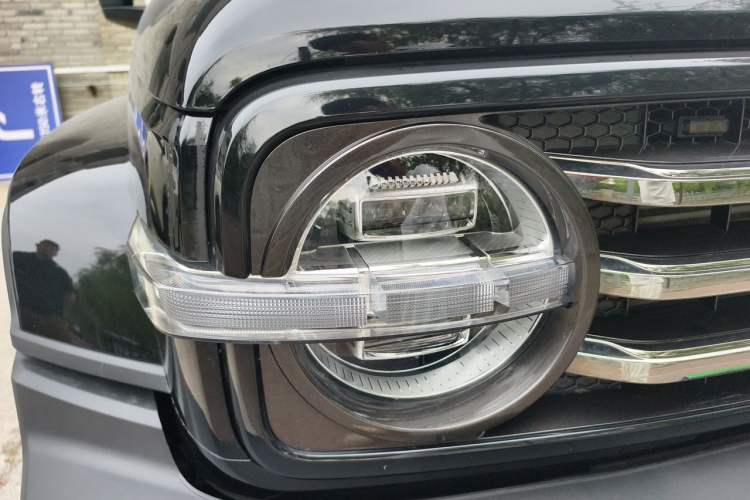 Used Tank 300 2023 City Edition 2.0T—Stylish as Ever Right Front Headlight