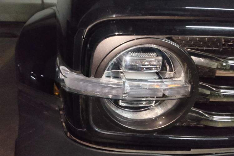 Used Tank 300 2023 City Edition 2.0T—Stylish as Ever Right Front Headlight