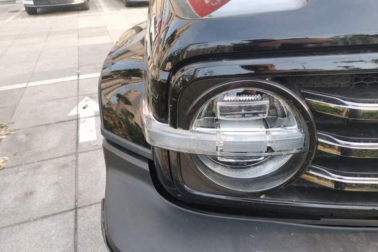 Used Tank 300 2023 City Edition 2.0T—Stylish as Ever Right Front Headlight
