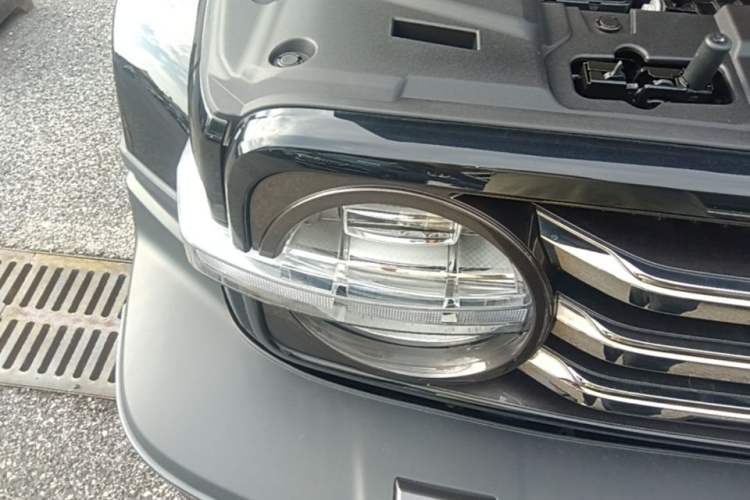 Used Tank 300 2023 City Edition 2.0T—Stylish as Ever Right Front Headlight
