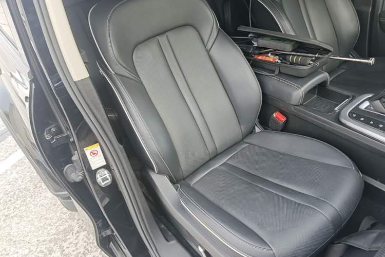 Used Tank 300 2023 City Edition 2.0T—Stylish as Ever Right Front Seat