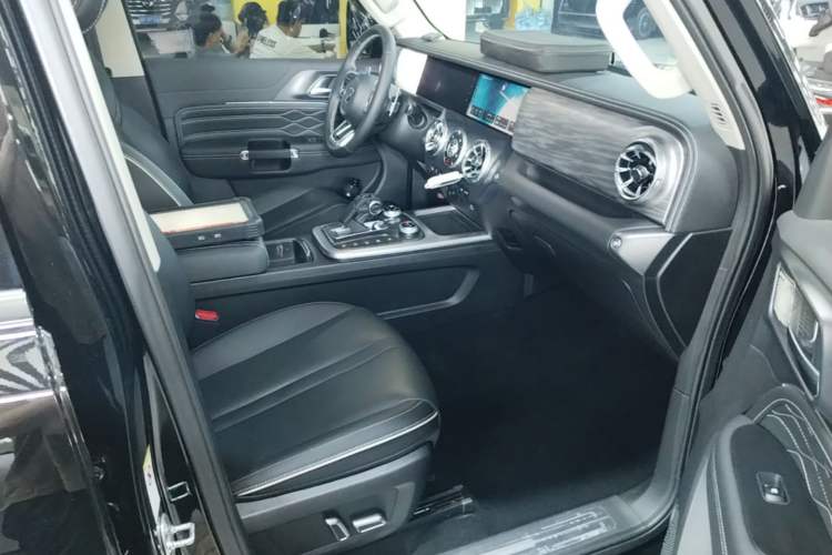 Used Tank 300 2023 Off-Road Edition 2.0T Conqueror Right Front Seat