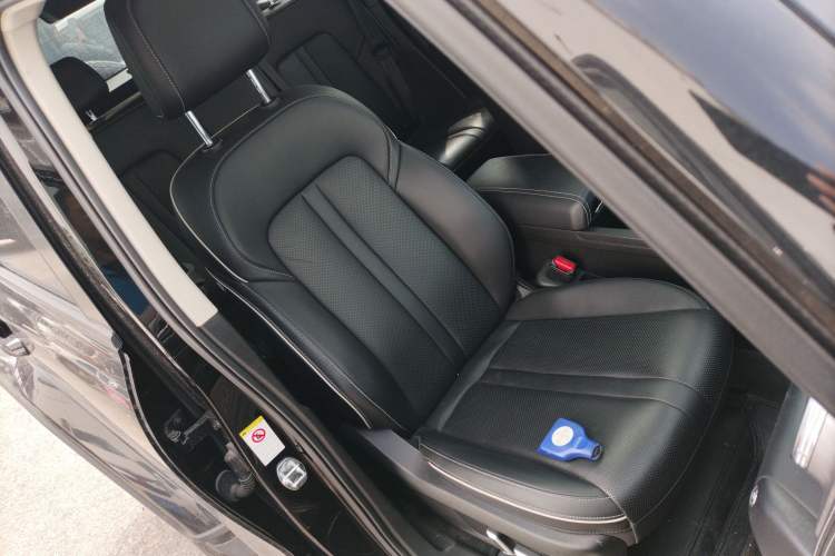 Used Tank 300 2023 City Edition 2.0T—Stylish as Ever Right Front Seat