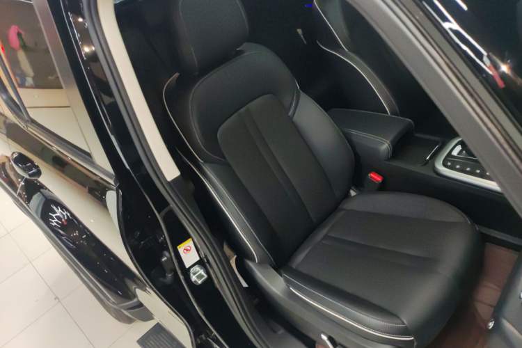 Used Tank 300 2023 City Edition 2.0T—Stylish as Ever Right Front Seat