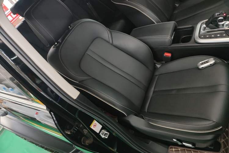 Used Tank 300 2023 Off-Road Edition 2.0T Conqueror Right Front Seat