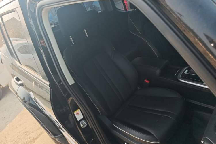 Used Tank 300 2023 City Edition 2.0T—Stylish as Ever Right Front Seat