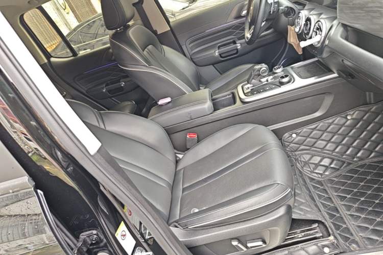 Used Tank 300 2023 City Edition 2.0T—Stylish as Ever Right Front Seat