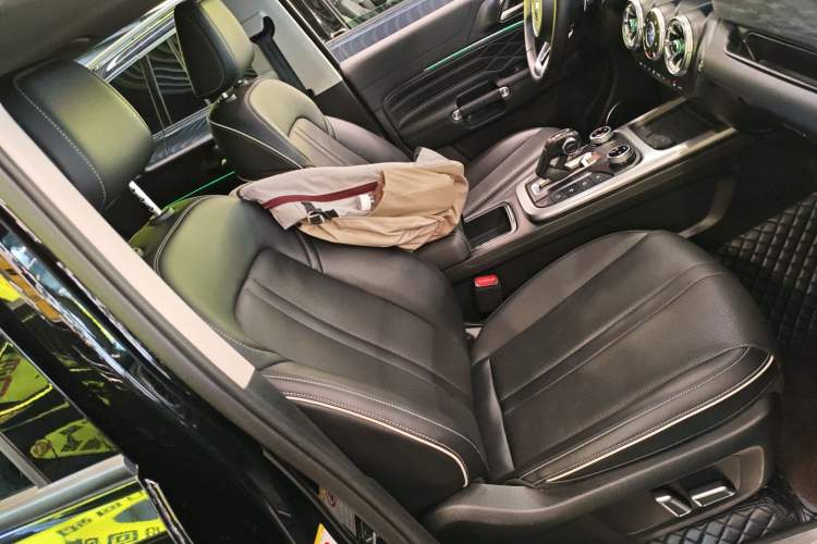 Used Tank 300 2023 Off-Road Edition 2.0T Conqueror Right Front Seat