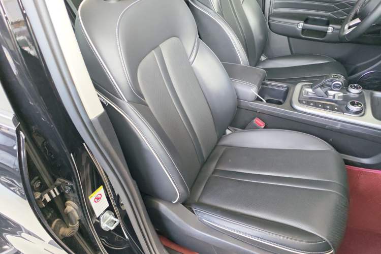 Used Tank 300 2023 City Edition 2.0T—Stylish as Ever Right Front Seat