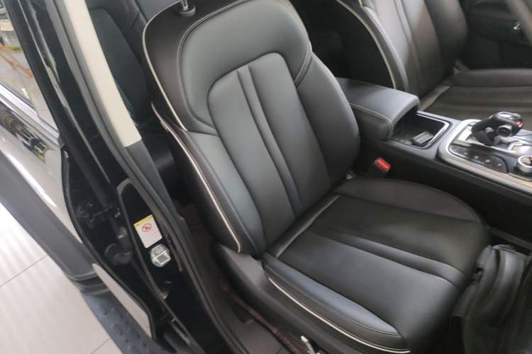 Used Tank 300 2023 Off-Road Edition 2.0T Conqueror Right Front Seat