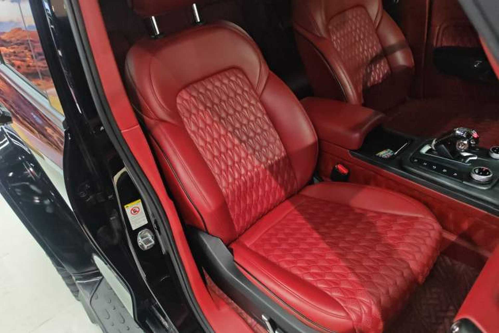Used Tank 300 2023 Off-Road Edition 2.0T Conqueror Right Front Seat
