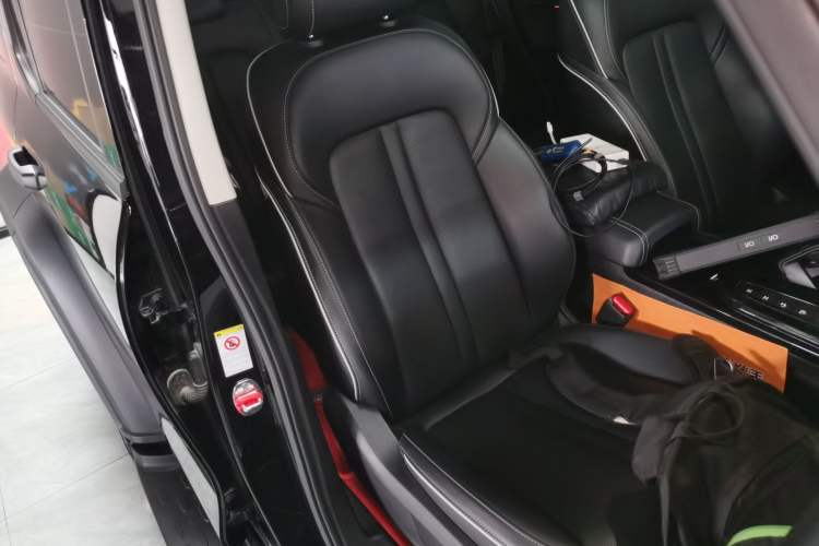 Used Tank 300 2023 Off-Road Edition 2.0T Conqueror Right Front Seat