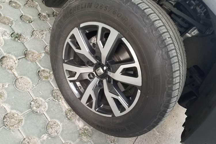 Used Tank 300 2023 City Edition 2.0T—Stylish as Ever Right Front Wheel Hub