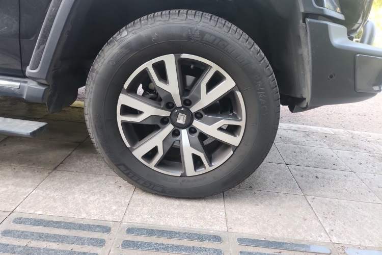 Used Tank 300 2023 City Edition 2.0T—Stylish as Ever Right Front Wheel Hub