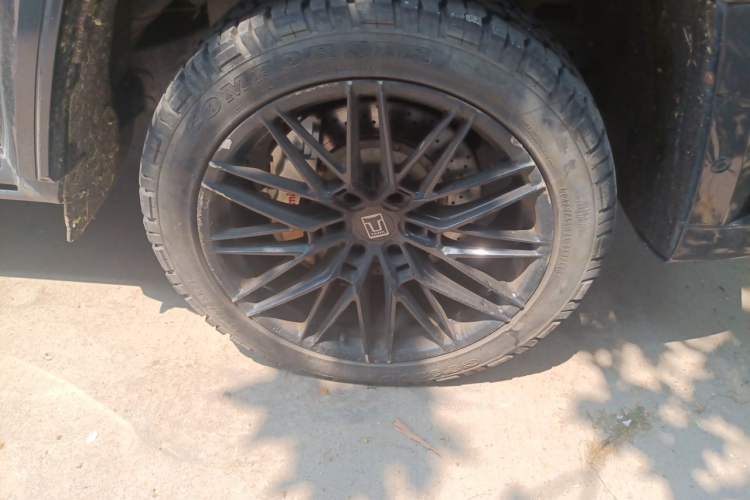 Used Tank 300 2023 City Edition 2.0T—Stylish as Ever Right Front Wheel Hub