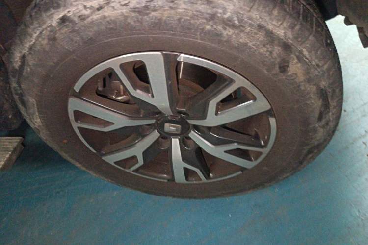 Used Tank 300 2023 City Edition 2.0T—Stylish as Ever Right Front Wheel Hub