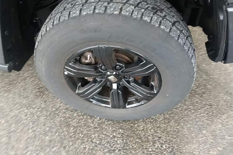 Used Tank 300 2023 City Edition 2.0T—Stylish as Ever Right Front Wheel Hub