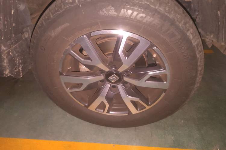 Used Tank 300 2023 City Edition 2.0T—Stylish as Ever Right Front Wheel Hub