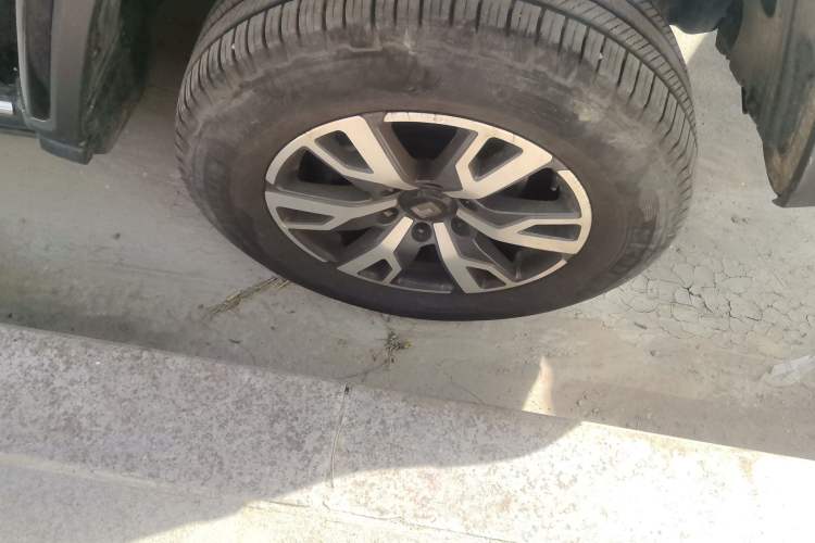 Used Tank 300 2023 City Edition 2.0T—Stylish as Ever Right Front Wheel Hub