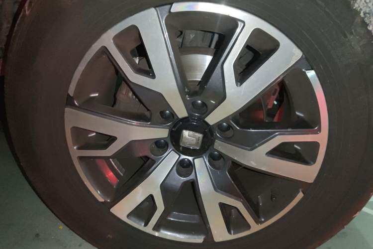 Used Tank 300 2023 City Edition 2.0T—Stylish as Ever Right Front Wheel Hub