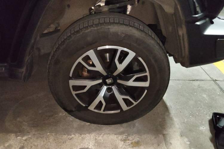 Used Tank 300 2023 City Edition 2.0T—Stylish as Ever Right Front Wheel Hub