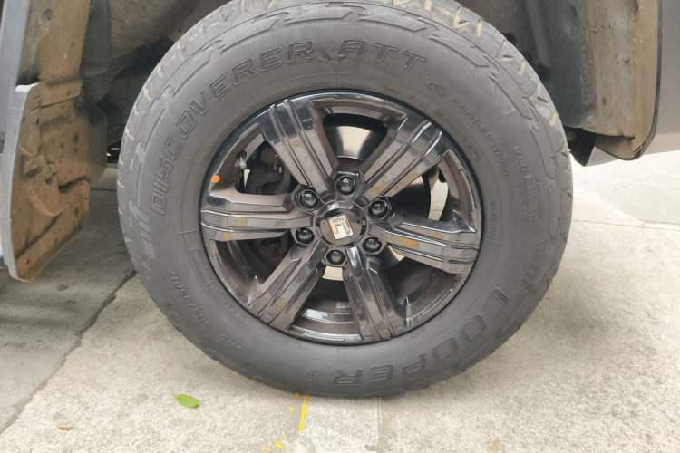 Used Tank 300 2023 City Edition 2.0T—Stylish as Ever Right Front Wheel Hub