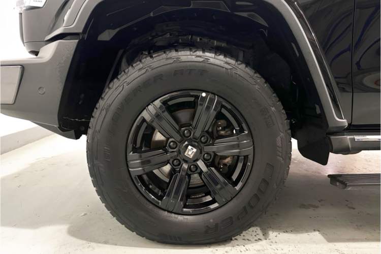 Used Tank 300 2023 City Edition 2.0T—Stylish as Ever Right Front Wheel Hub