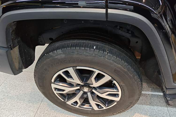 Used Tank 300 2023 City Edition 2.0T—Stylish as Ever Right Rear Wheel Hub