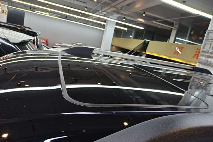 Used Tank 300 2023 City Edition 2.0T—Stylish as Ever Roof