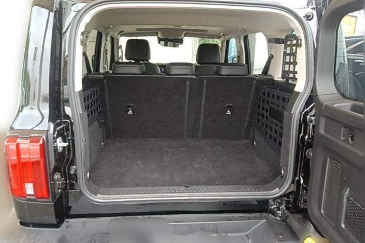 Used Tank 300 2023 City Edition 2.0T—Stylish as Ever Trunk