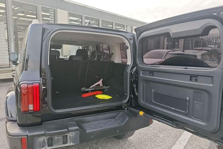 Used Tank 300 2023 City Edition 2.0T—Stylish as Ever Trunk
