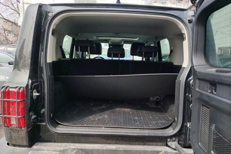 Used Tank 300 2023 City Edition 2.0T—Stylish as Ever Trunk