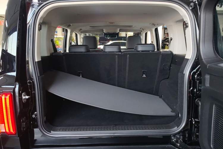 Used Tank 300 2023 City Edition 2.0T—Stylish as Ever Trunk