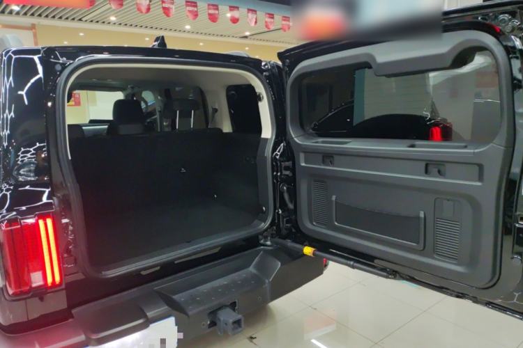 Used Tank 300 2023 City Edition 2.0T—Stylish as Ever Trunk