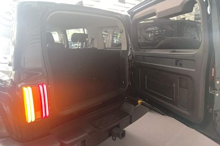 Used Tank 300 2023 City Edition 2.0T—Stylish as Ever Trunk