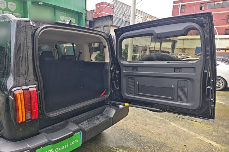 Used Tank 300 2023 City Edition 2.0T—Stylish as Ever Trunk