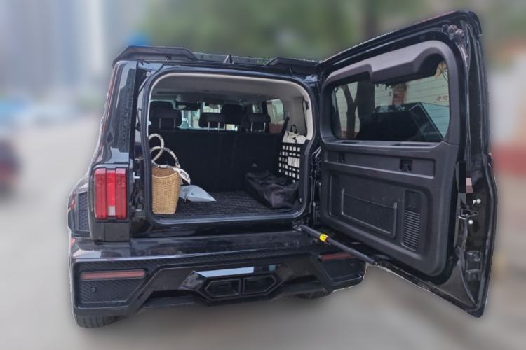Used Tank 300 2023 City Edition 2.0T—Stylish as Ever Trunk