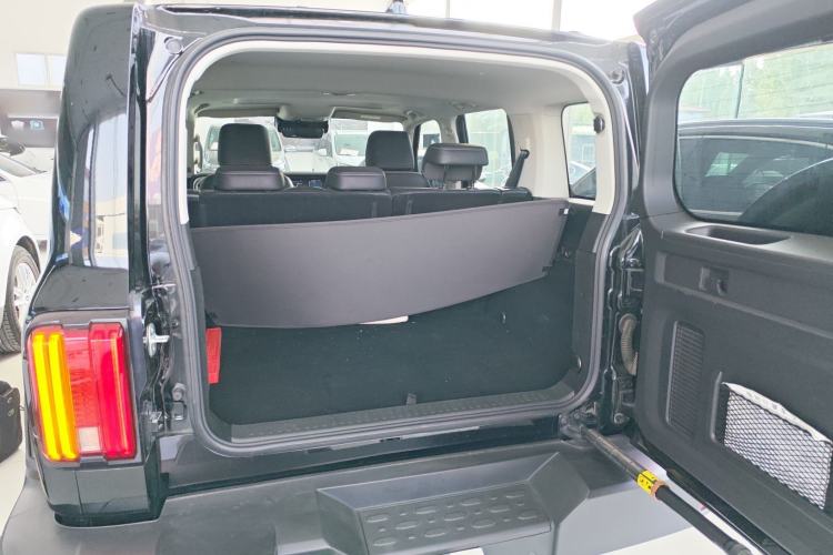 Used Tank 300 2023 City Edition 2.0T—Stylish as Ever Trunk