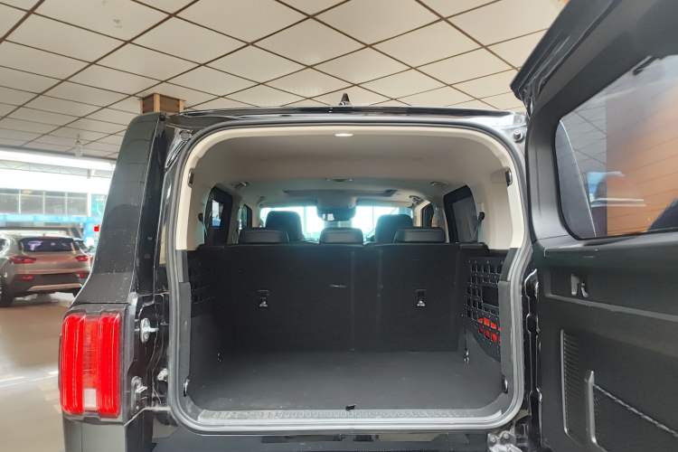 Used Tank 300 2023 City Edition 2.0T—Stylish as Ever Trunk