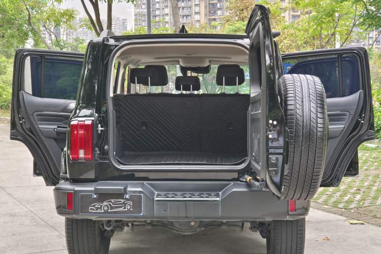Used Tank 300 2023 City Edition 2.0T—Stylish as Ever Trunk