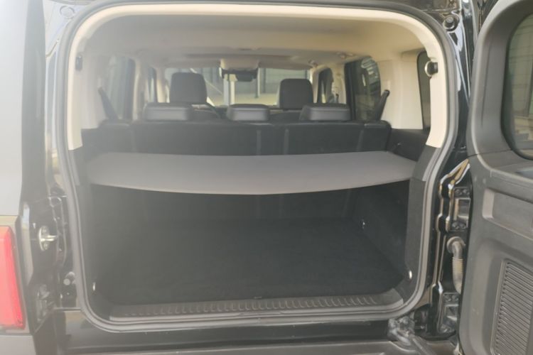 Used Tank 300 2023 City Edition 2.0T—Stylish as Ever Trunk