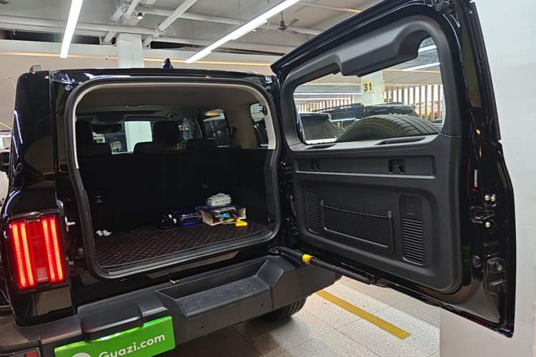Used Tank 300 2023 City Edition 2.0T—Stylish as Ever Trunk