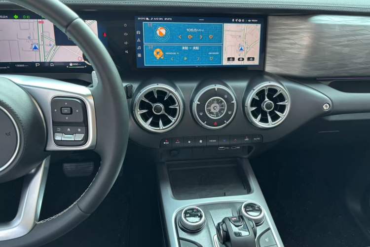 Used Tank 300 2023 City Edition 2.0T—Stylish as Ever Audio And AC Panel