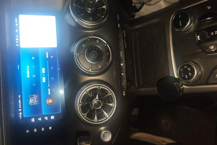 Used Tank 300 2023 City Edition 2.0T—Stylish as Ever Audio And AC Panel
