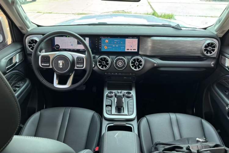 Used Tank 300 2023 City Edition 2.0T—Stylish as Ever Center Console