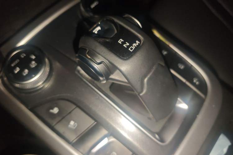 Used Tank 300 2023 City Edition 2.0T—Stylish as Ever Gear Lever