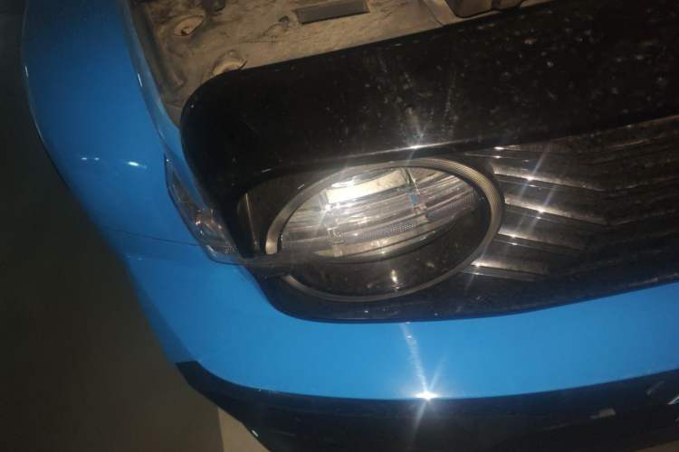 Used Tank 300 2023 City Edition 2.0T—Stylish as Ever Right Front Headlight