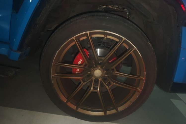 Used Tank 300 2023 City Edition 2.0T—Stylish as Ever Right Front Wheel Hub